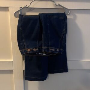 D2G Dark Wash Ankle Jean with front utility pocket